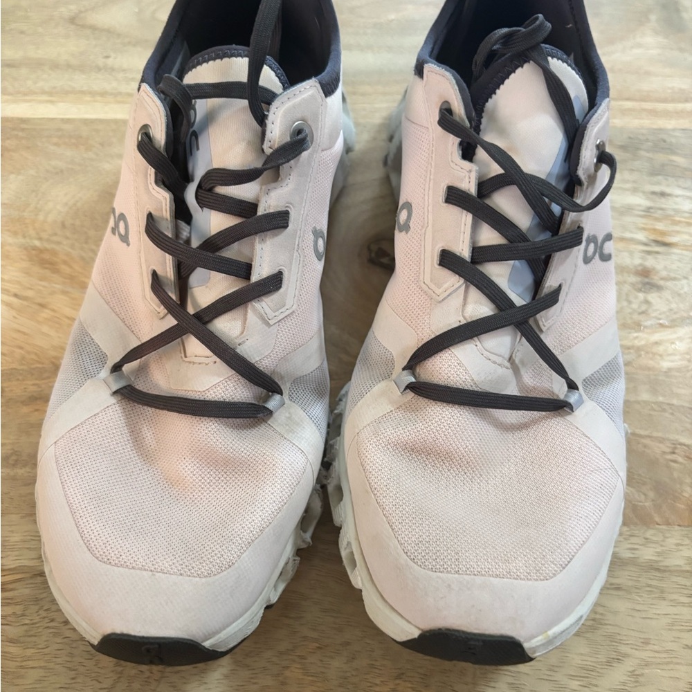 Light pink On Cloud women’s shoes size 9